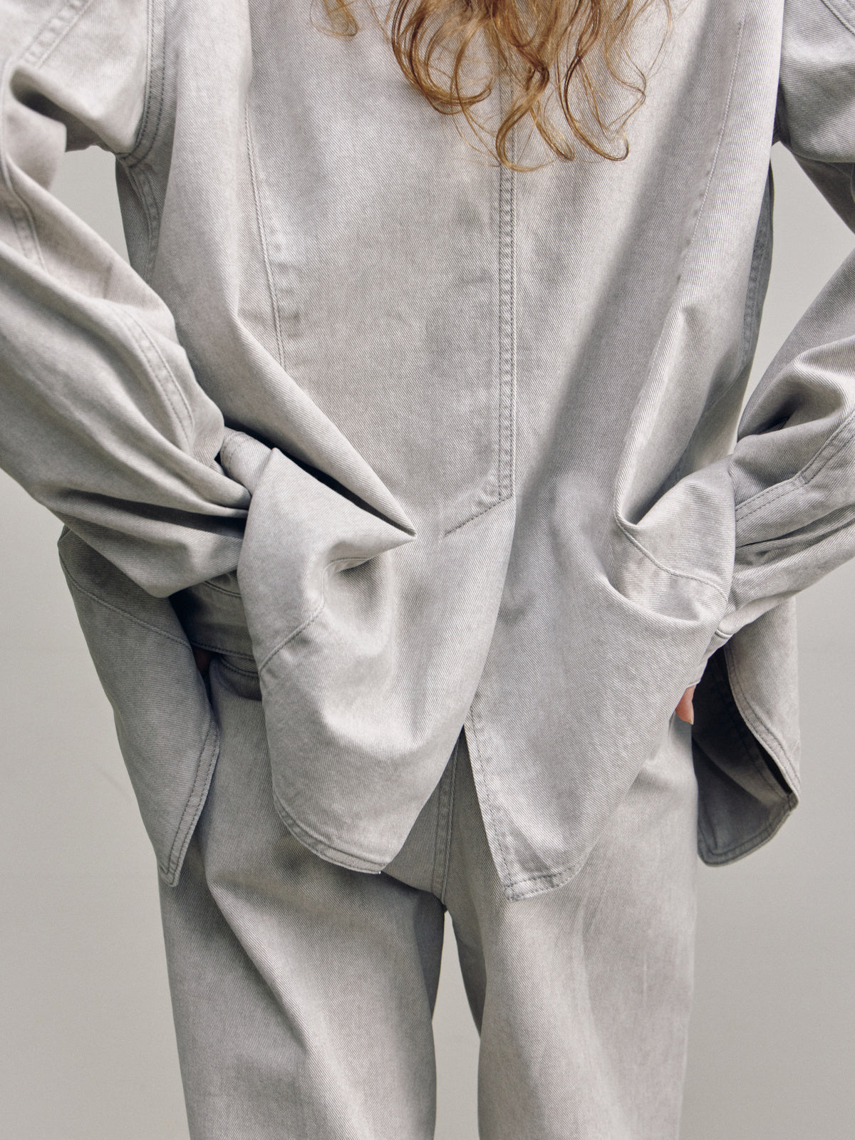 HOURGLASS DENIM TAILORED JACKET — ASH BEIGE — women detail