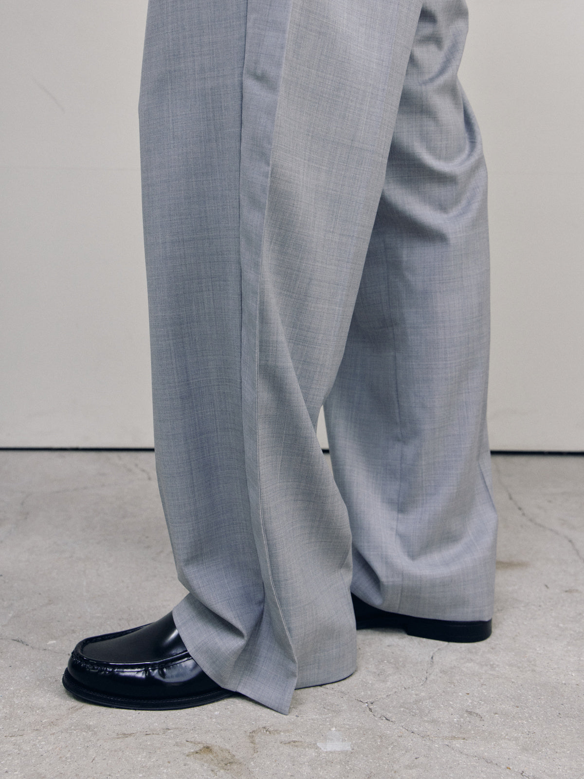 CURVED PANEL PANTS — men detail