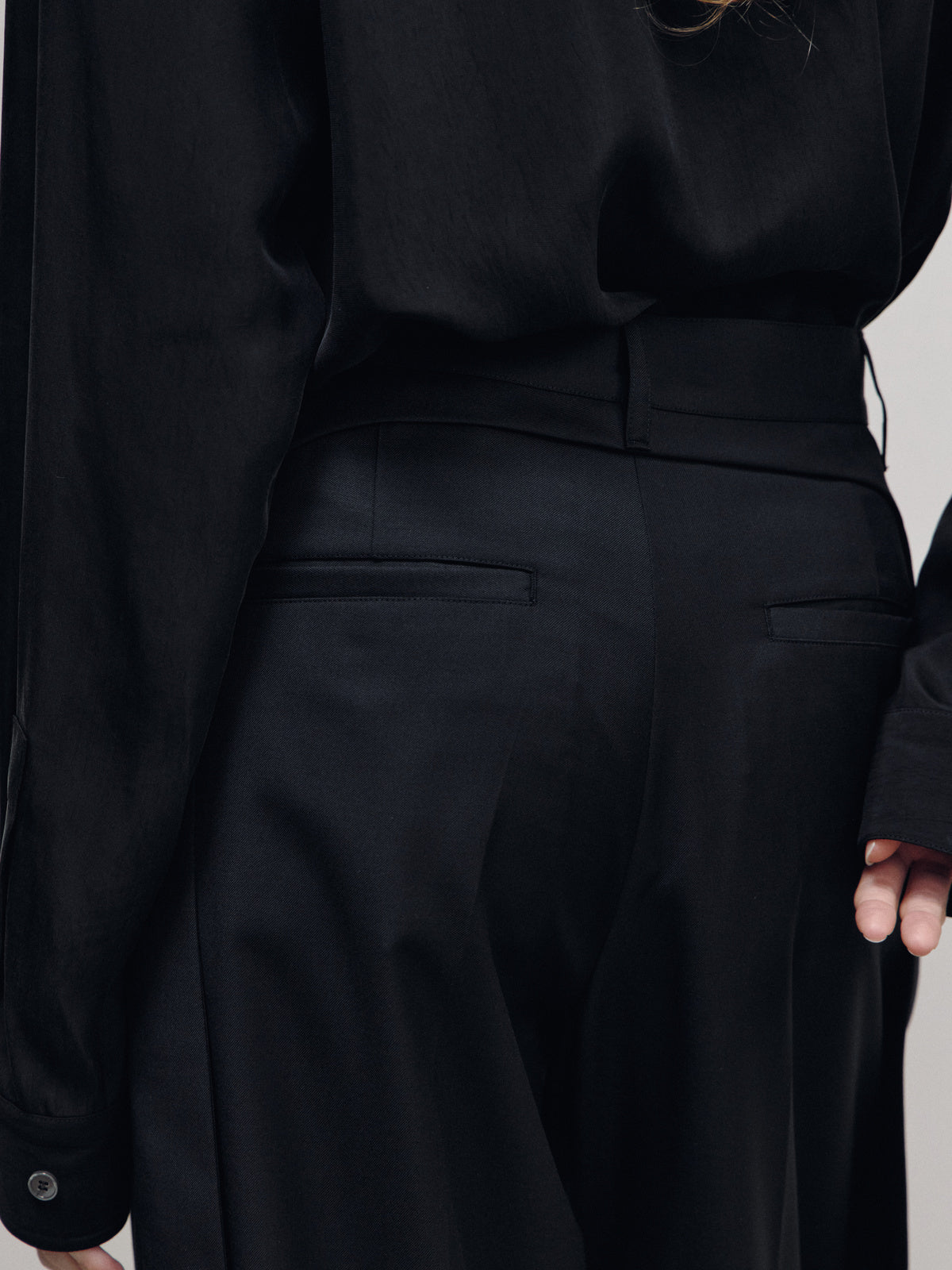 CURVED PANEL PANTS — women detail