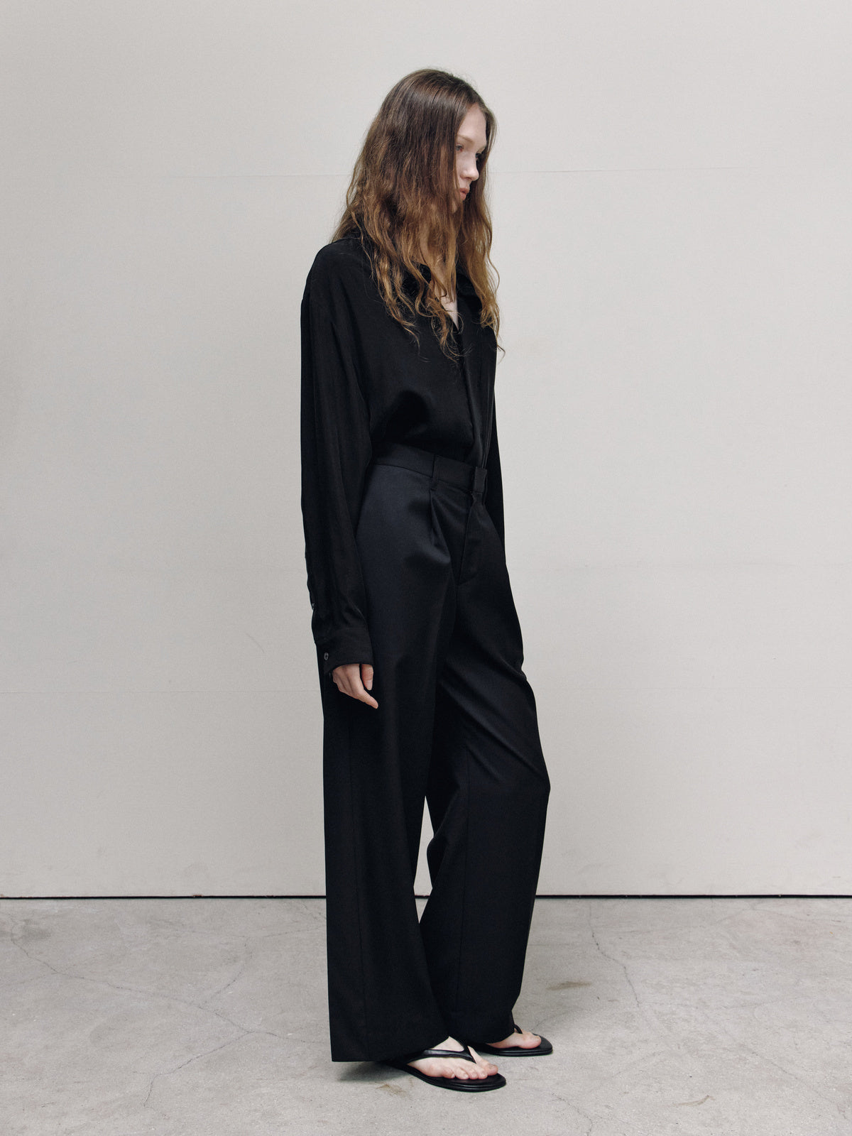 CURVED PANEL PANTS — women 45 degree