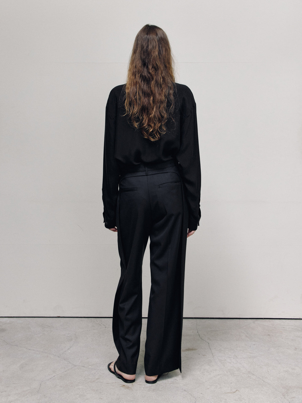 CURVED PANEL PANTS — women back