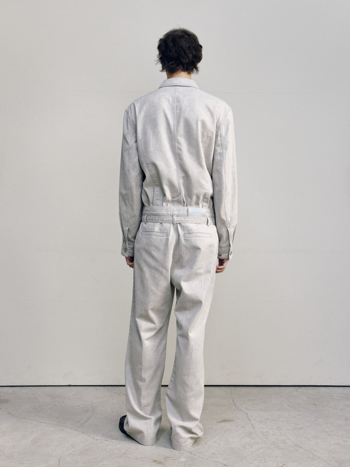 BELT STRAIGHT DENIM TROUSERS — ASH BEIGE — MEN FULL BACK