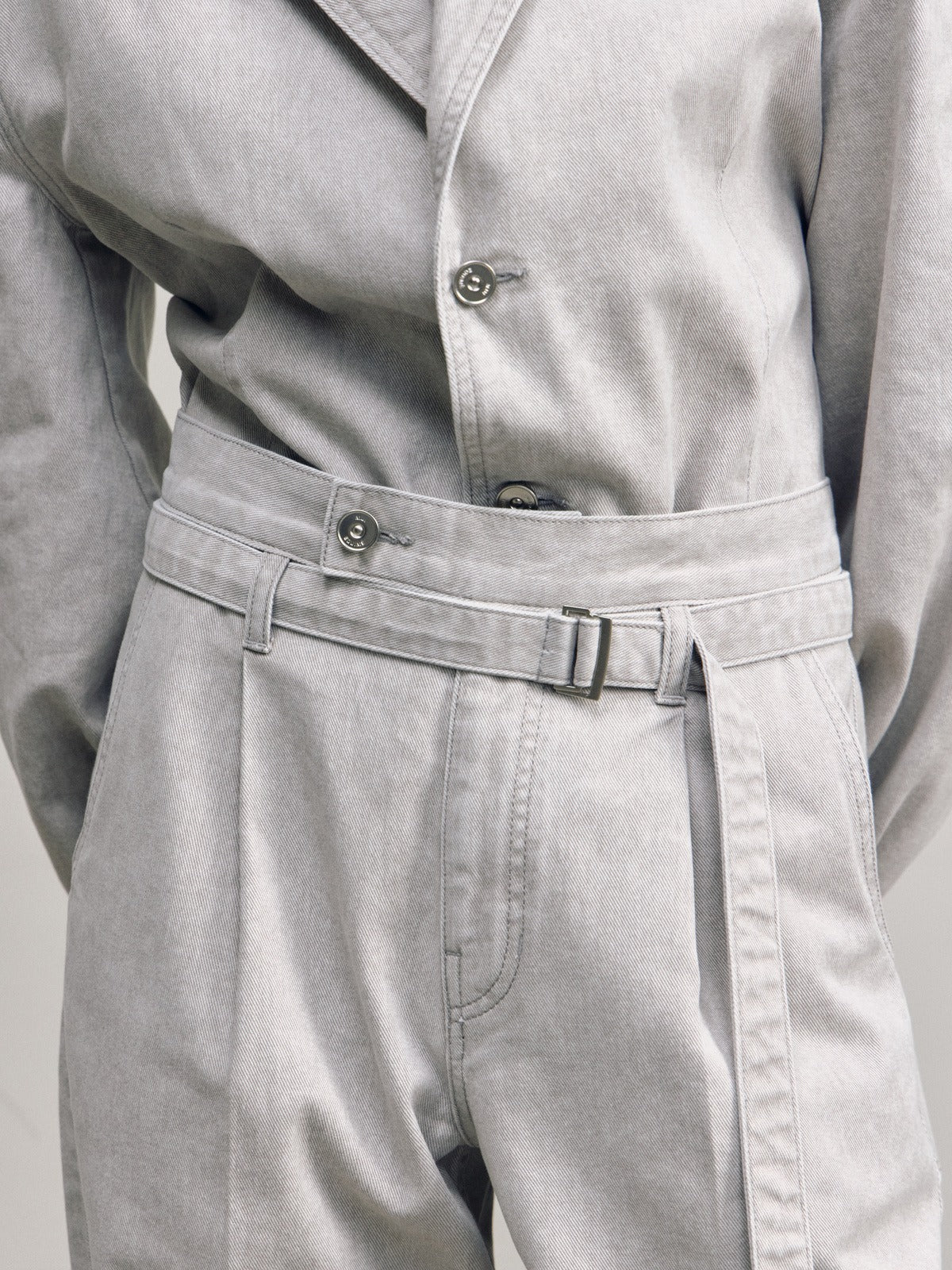 BELT STRAIGHT DENIM TROUSERS — ASH BEIGE — WOMEN DETAIL