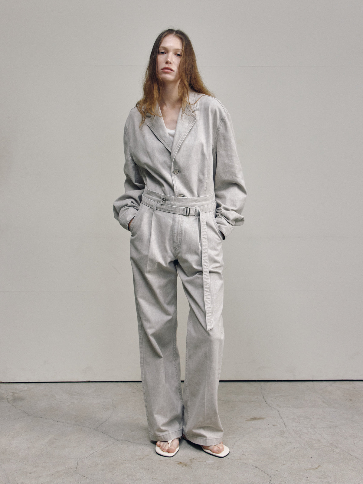 BELT STRAIGHT DENIM TROUSERS — ASH BEIGE — WOMEN FULL FRONT
