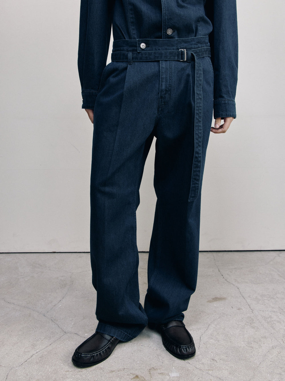 BELT STRAIGHT DENIM TROUSERS — TEAL BLUE — MEN HALF BODY