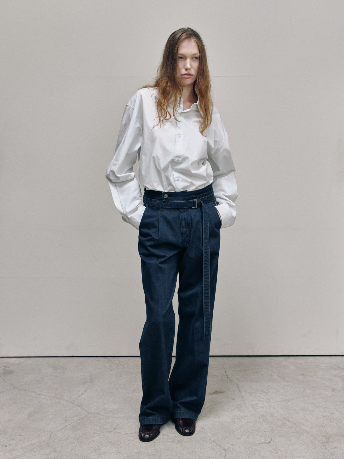 BELT STRAIGHT DENIM TROUSERS — TEAL BLUE — WOMEN FREE POSE