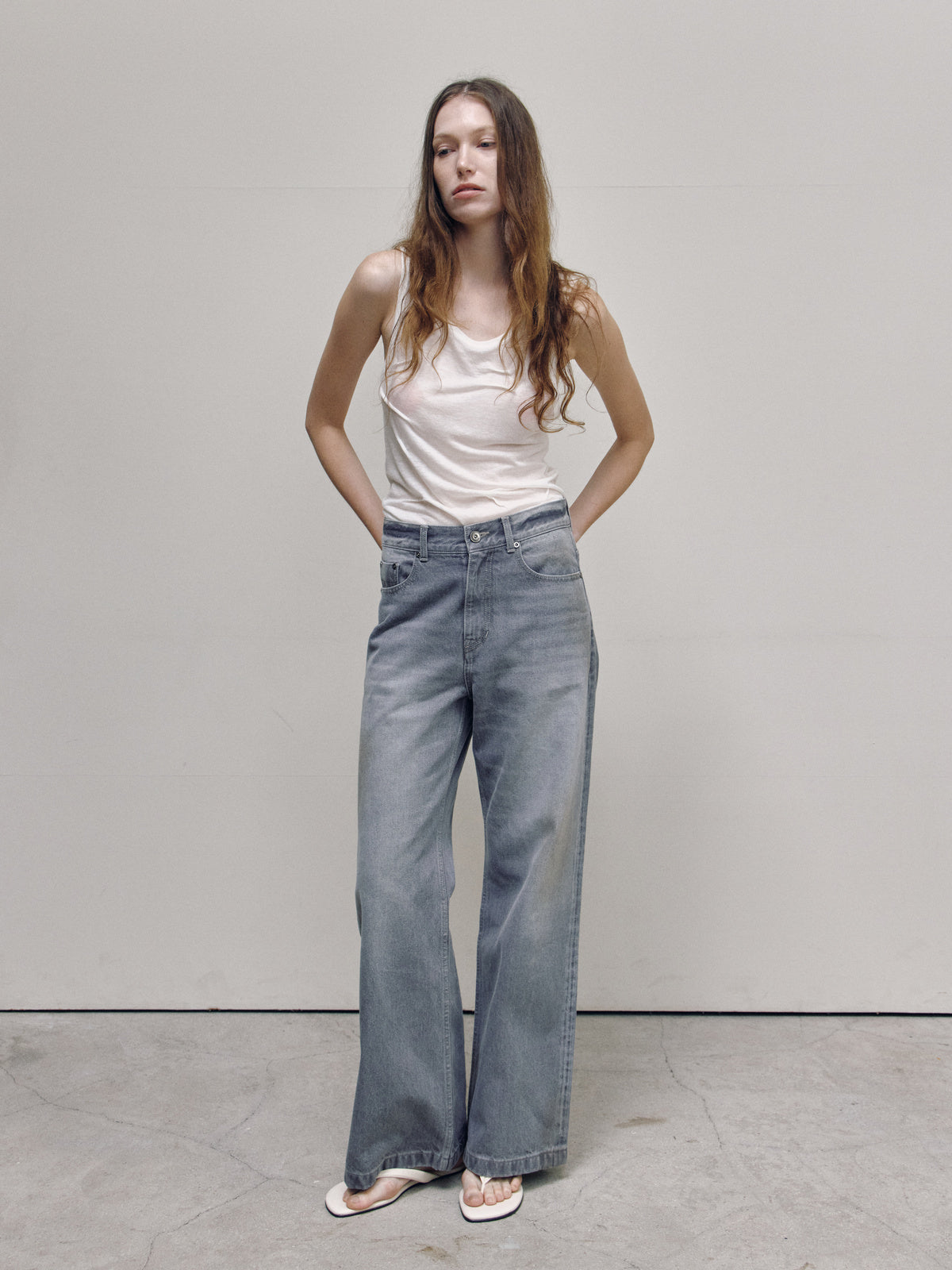 SEMI FLARE DENIM PANTS — DIRTY GREY — WOMEN FREE POSE