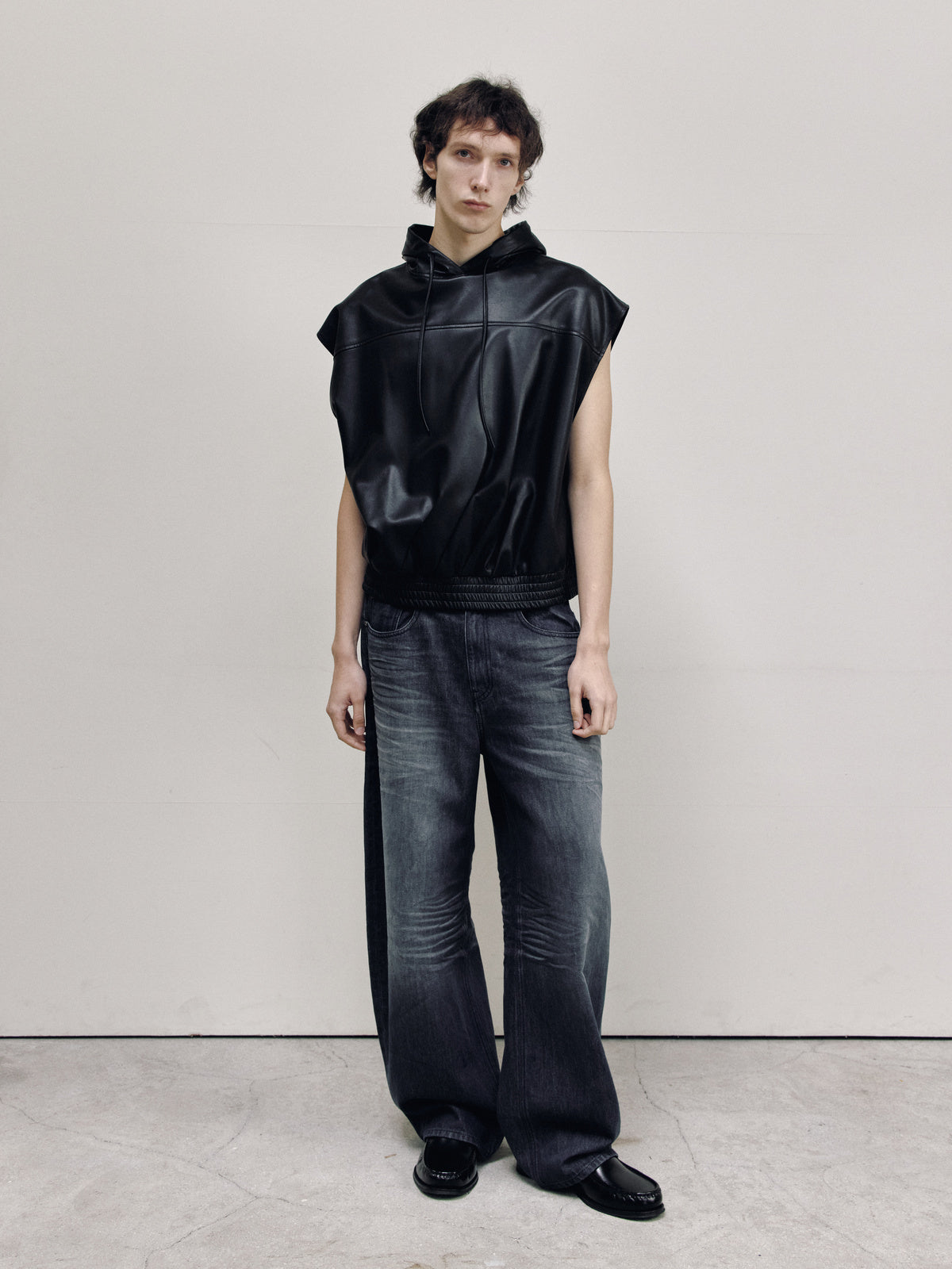 CURVED BARREL DENIM PANTS — ASH DARK BLUE — MEN 45 DEGREE