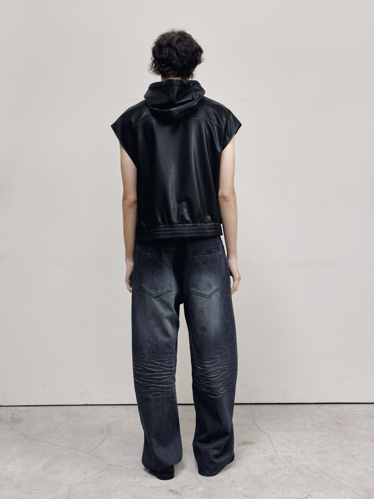 CURVED BARREL DENIM PANTS — ASH DARK BLUE — MEN FULL BACK