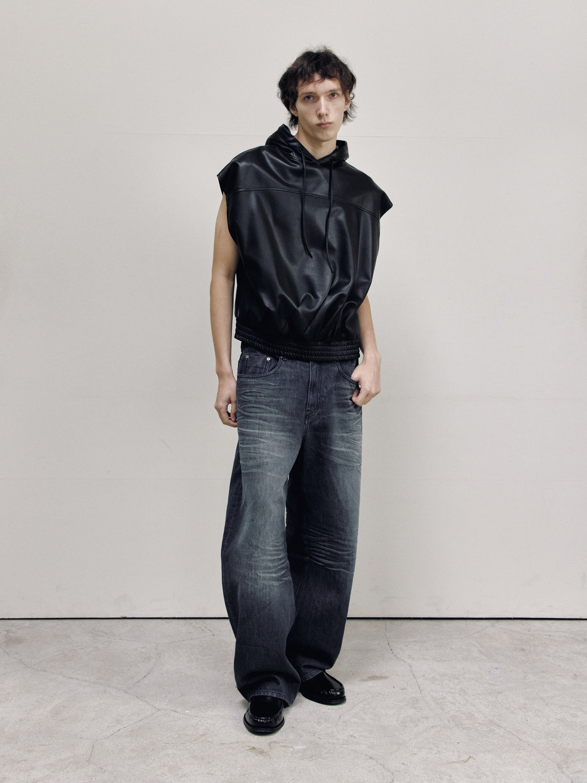 CURVED BARREL DENIM PANTS — ASH DARK BLUE — MEN FULL FRONT