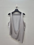 CURVED SLEEVELESS
