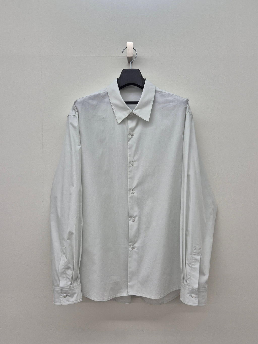 PEBBLE BUTTON SIGNATURE SHIRTS