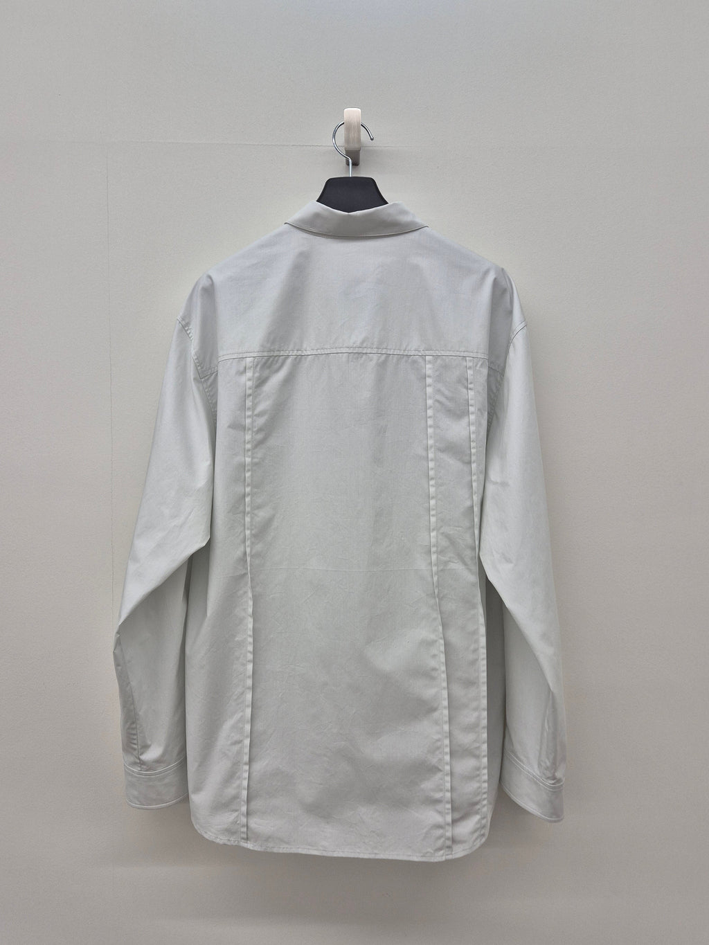 PEBBLE BUTTON SIGNATURE SHIRTS