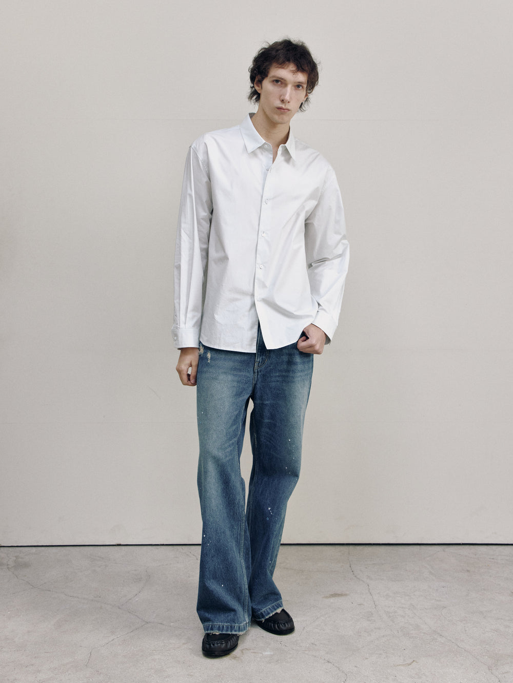 SEMI OVERFIT BASIC SHIRT — men free pose