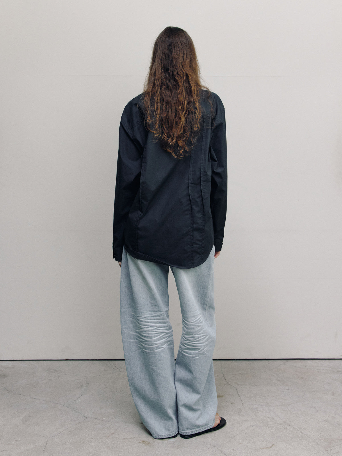 SEMI OVERFIT BASIC SHIRT — women back