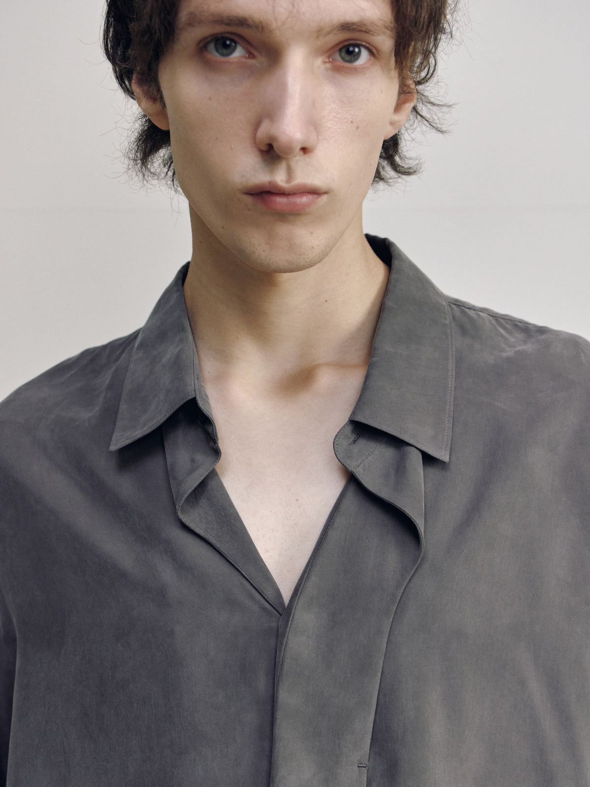 CUPRO DRAPE FLUID SHIRT — men detail