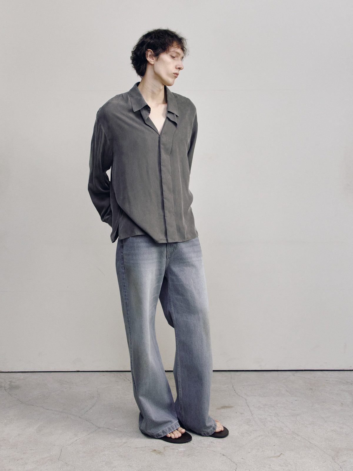 CUPRO DRAPE FLUID SHIRT — men 45 degree