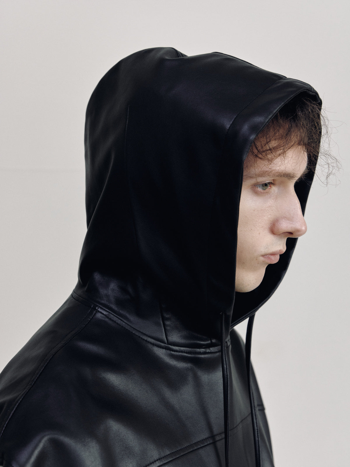 HOOD LEATHER SLEEVELESS — men detail