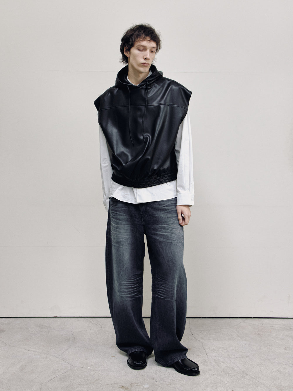 HOOD LEATHER SLEEVELESS — men free pose