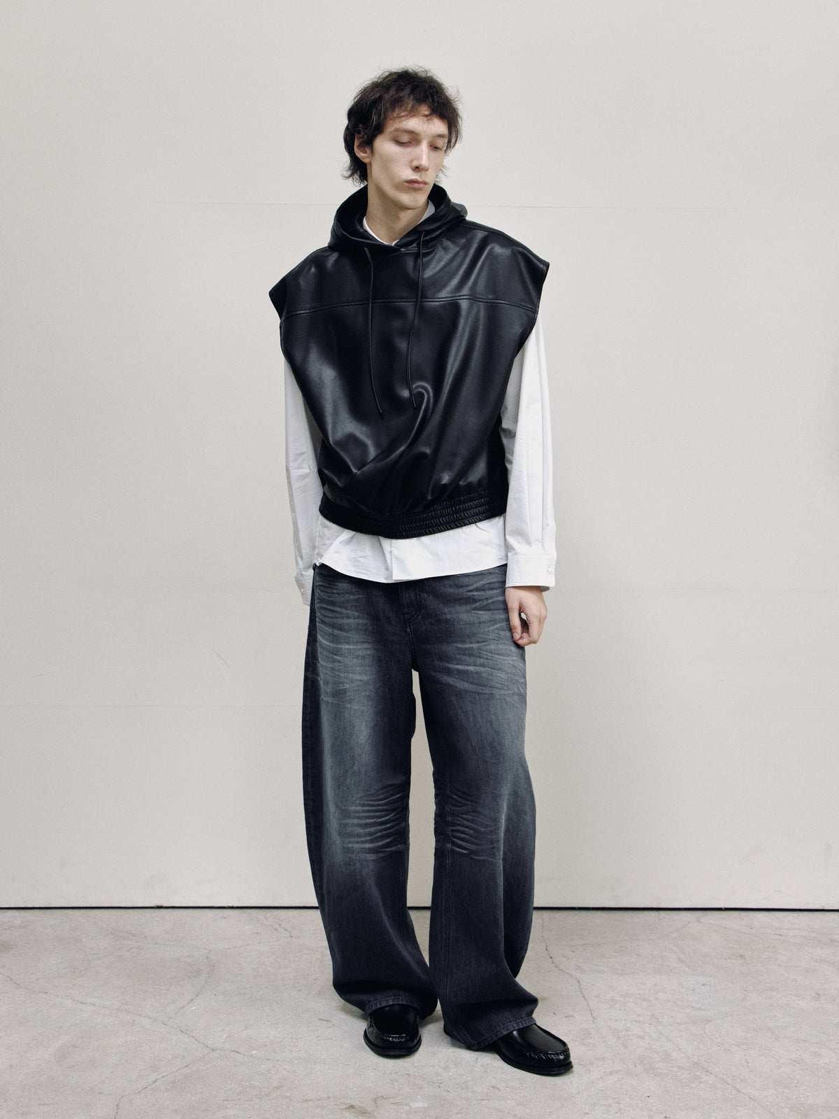 HOOD LEATHER SLEEVELESS — men free pose